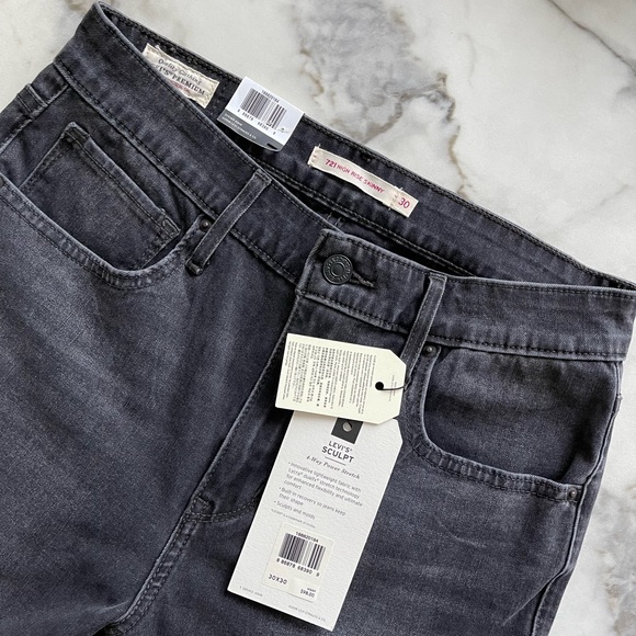 Levi’s 721 High Rise Skinny Jeans - Picture 4 of 7